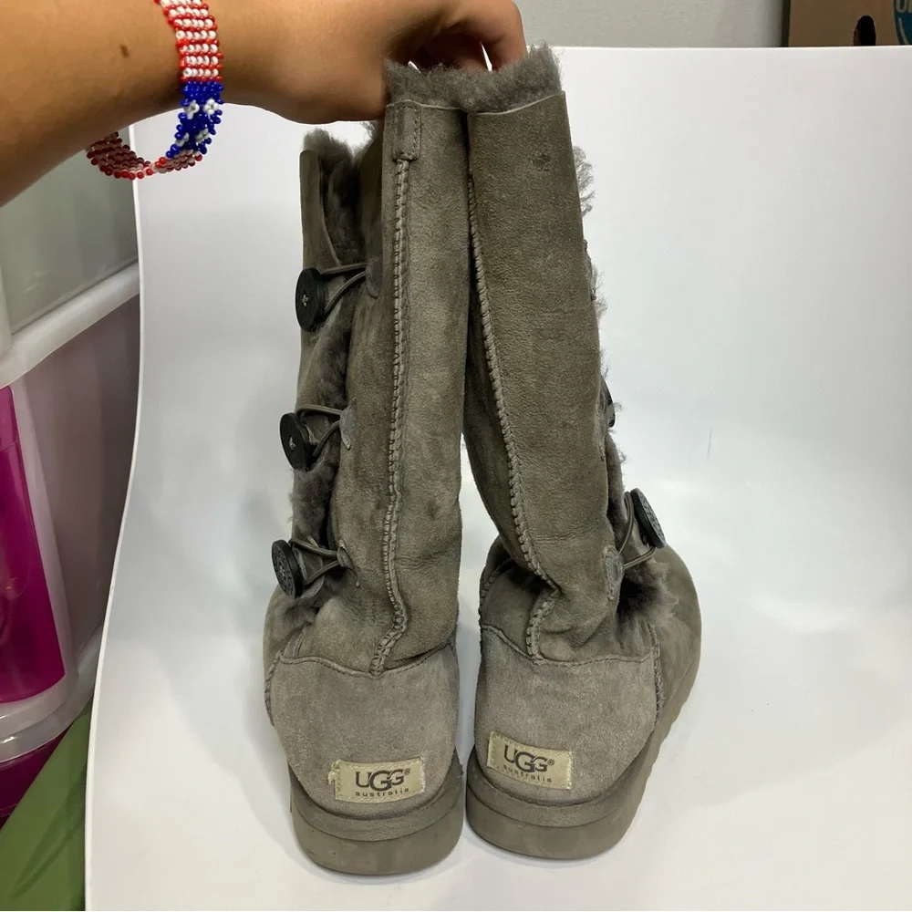 UGG Bailey button triplet ll shearling lined boots suede leather‎ women’s size